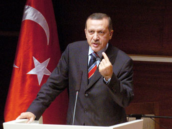 Erdoğan’a ‘hoş gelmedin’ pankartlı karşılama