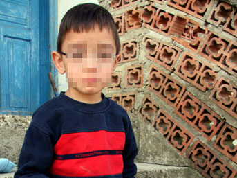 Kanalizasyon çukuru Hürriye'yi yuttu