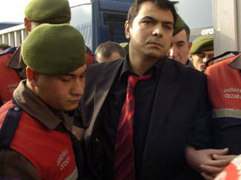 Erhan Tuncel duruşmaya bıçakla girmiş