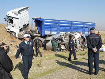 3 polis memuru kazada hayatını kaybetti