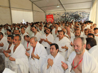 Hacı adayları Arafat'ta