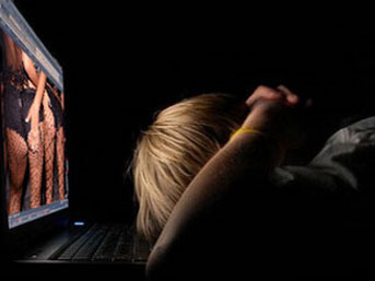 Porno siteler erkekleri tedirgin ediyor