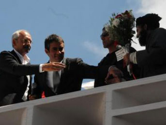 Sarıklı vatandaştan Kılıçdaroğlu'na çiçek!