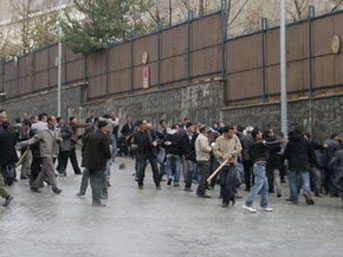 Hakkari'de korucu kavgası