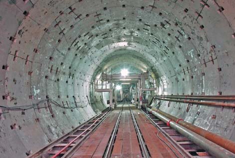全球18大奇特隧道照片7