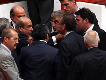 Meclis'te 'terörist' gerginliği