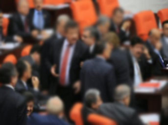 "Sarhoş musun? Şerefsiz!"