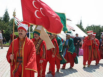 Ermeniler çizmeyi aşıyor