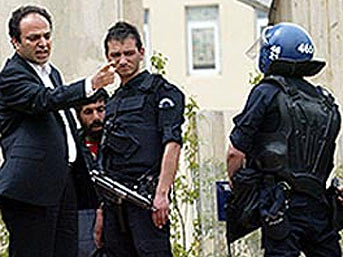 Polise saldırdılar