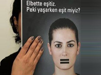 Beni kar dolu küvete yatırdı ve...