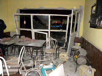 Kediye çarpmamak için 10 kişiyi yaraladı