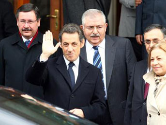 Sarkozy'e Türkiye'de buz gibi karşılama