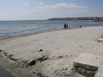 Silivri'de deniz 30 metre çekildi