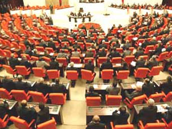 Vetolu Şike yasası aynen kabul edildi