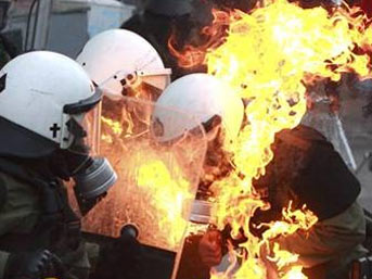 Yunanistan yanıyor!