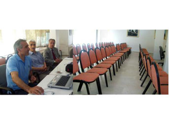 Bilimsel toplantıda düşündüren görüntü