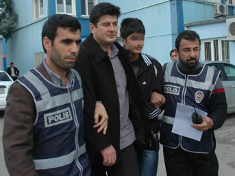 "Git annenin başını bekle"