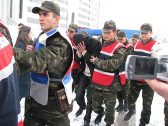 92 bıçak darbesiyle öldürüldü