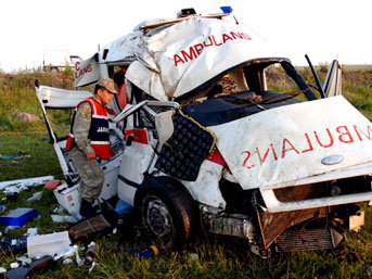 Ambulans devrildi: 2 ölü