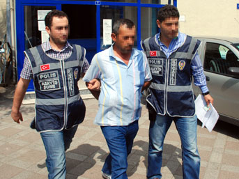 Cinsel organını gösterdiği iddiası