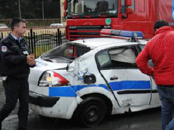 Bakan Eker'in konvoyunda kaza