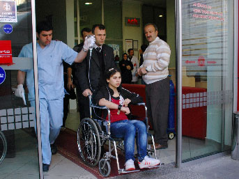 Başına diş protez kalıbı düştü