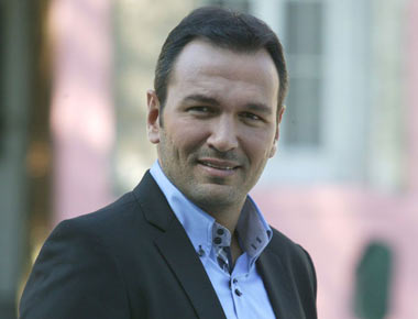 Ali Sunal