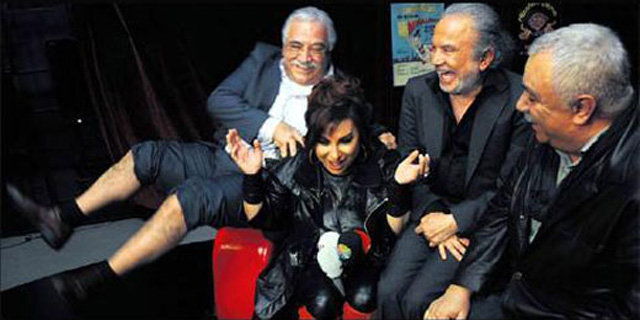 Kırca'dan striptiz şov