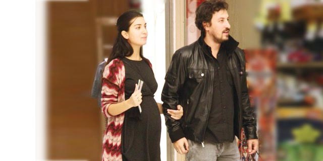 İkiz kızlarına kavuştu
